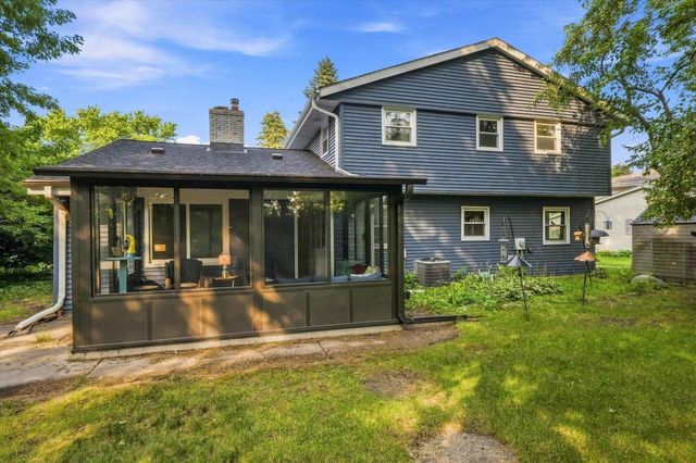 W53N849 Castle COURT, Cedarburg, WI 53012