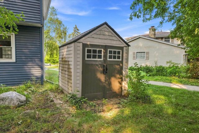W53N849 Castle COURT, Cedarburg, WI 53012
