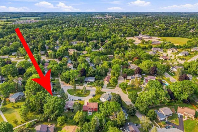 W53N849 Castle COURT, Cedarburg, WI 53012