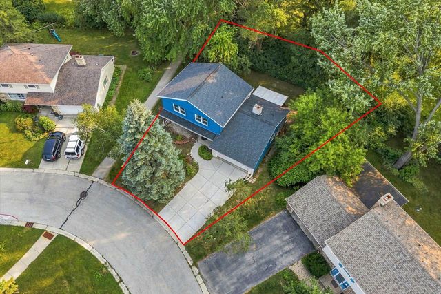 W53N849 Castle COURT, Cedarburg, WI 53012