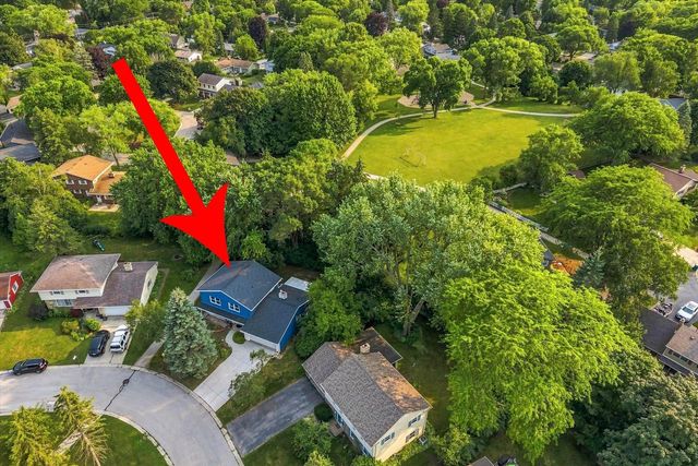 W53N849 Castle COURT, Cedarburg, WI 53012