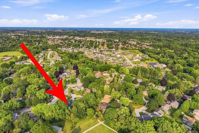 W53N849 Castle COURT, Cedarburg, WI 53012