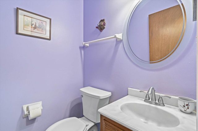 W53N849 Castle COURT, Cedarburg, WI 53012