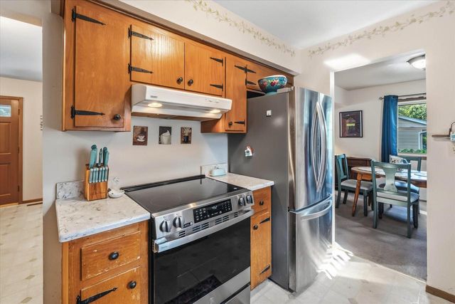 W53N849 Castle COURT, Cedarburg, WI 53012