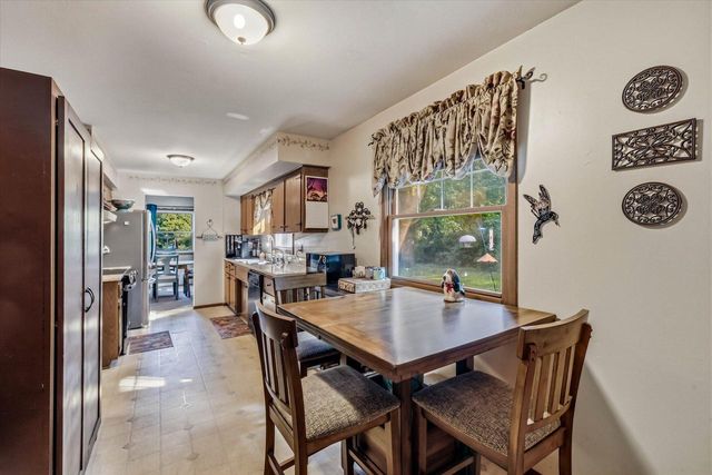 W53N849 Castle COURT, Cedarburg, WI 53012
