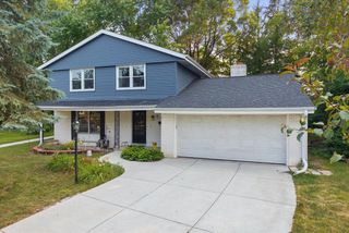 W53N849 Castle COURT, Cedarburg, WI 53012