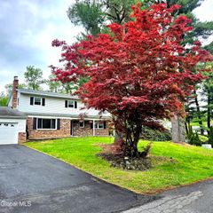 17 Cider Mill Drive, Clifton Park, NY 12065