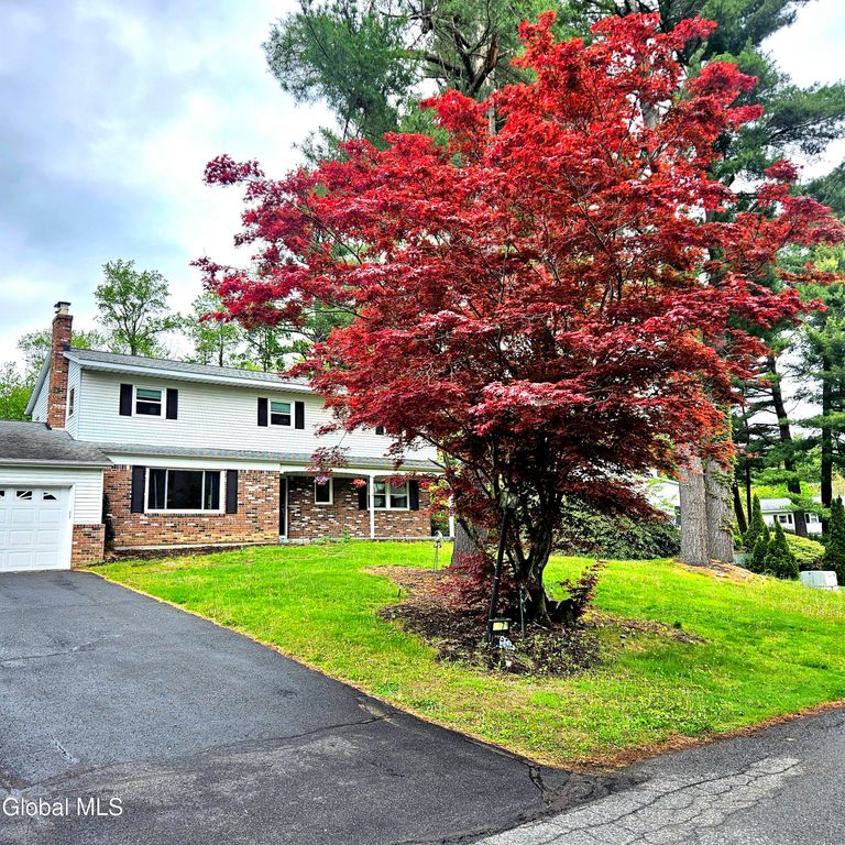 17 Cider Mill Drive, Clifton Park, NY 12065