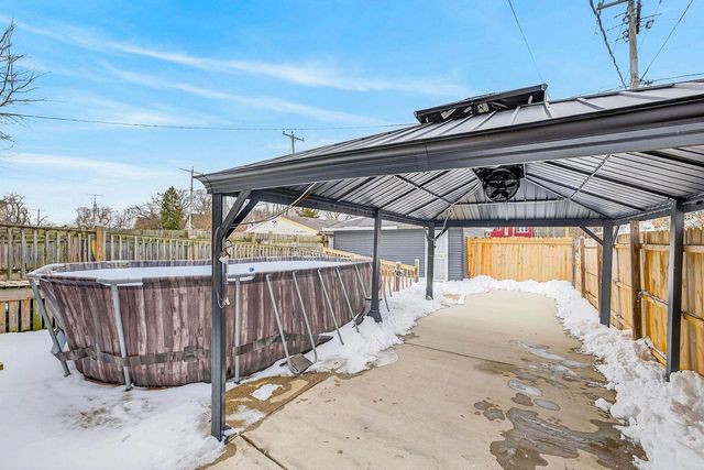 3299 N 9th STREET, Milwaukee, WI 53206