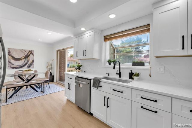 26327 Woodworth Circle, Dearborn Heights, MI 48127
