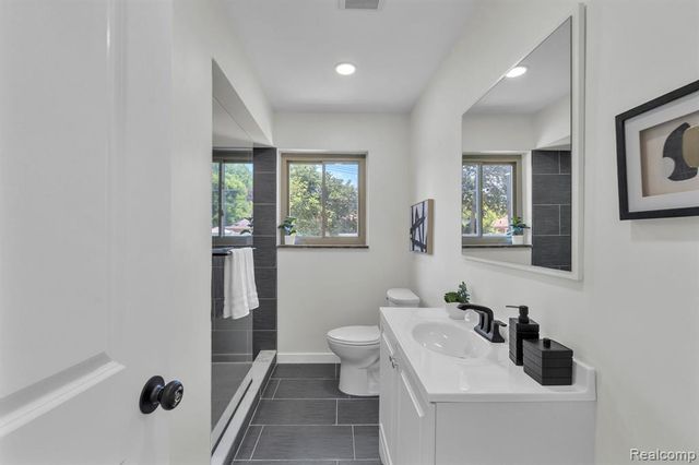 26327 Woodworth Circle, Dearborn Heights, MI 48127