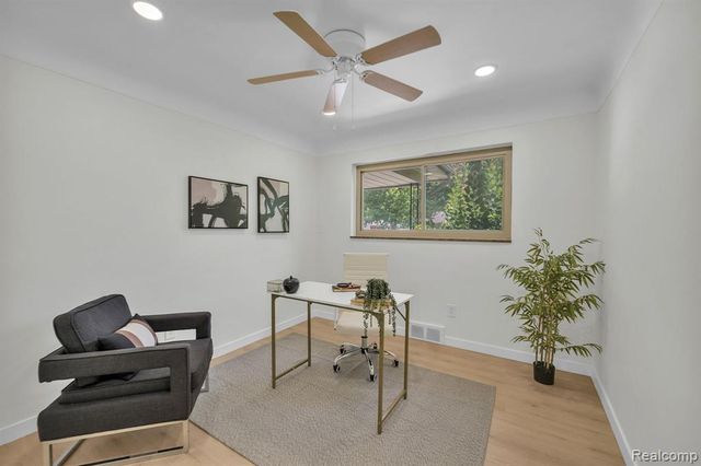 26327 Woodworth Circle, Dearborn Heights, MI 48127