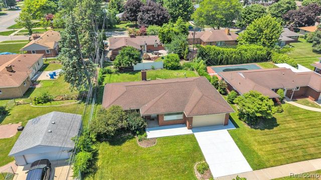 26327 Woodworth Circle, Dearborn Heights, MI 48127