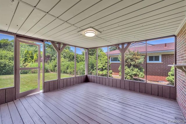 26327 Woodworth Circle, Dearborn Heights, MI 48127