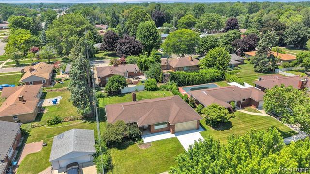 26327 Woodworth Circle, Dearborn Heights, MI 48127