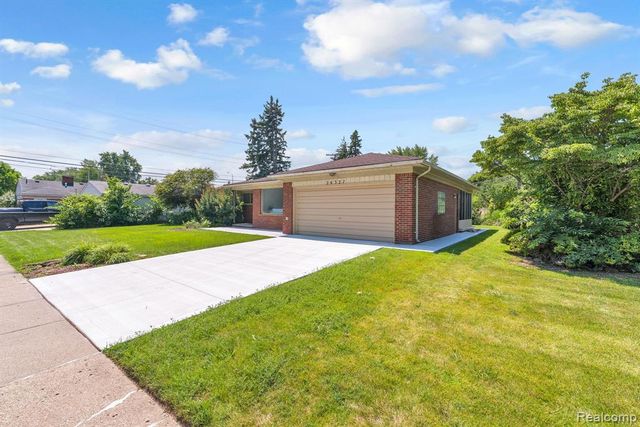 26327 Woodworth Circle, Dearborn Heights, MI 48127