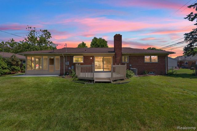 26327 Woodworth Circle, Dearborn Heights, MI 48127