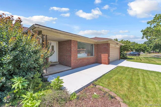 26327 Woodworth Circle, Dearborn Heights, MI 48127