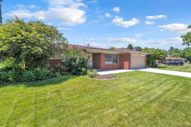 26327 Woodworth Circle, Dearborn Heights, MI 48127