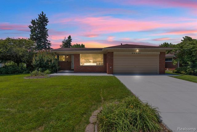 26327 Woodworth Circle, Dearborn Heights, MI 48127
