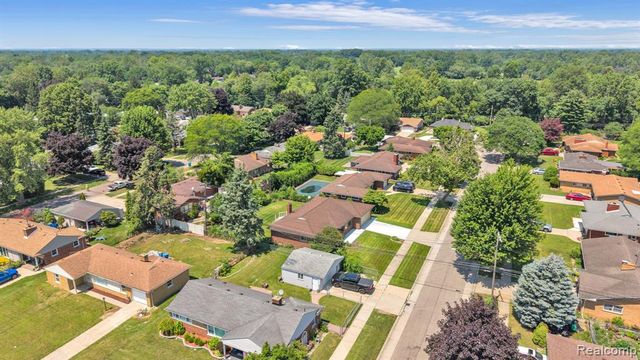 26327 Woodworth Circle, Dearborn Heights, MI 48127
