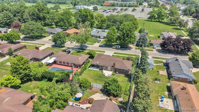 26327 Woodworth Circle, Dearborn Heights, MI 48127