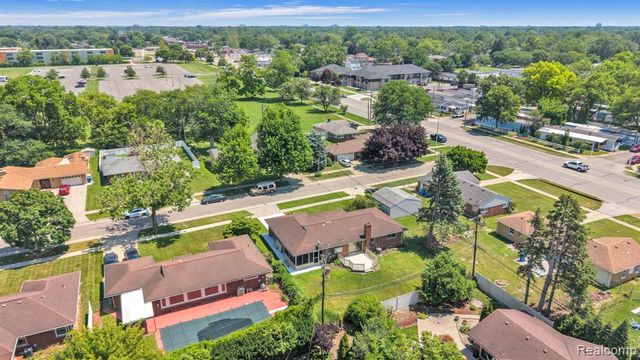 26327 Woodworth Circle, Dearborn Heights, MI 48127