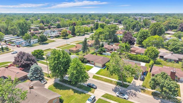 26327 Woodworth Circle, Dearborn Heights, MI 48127