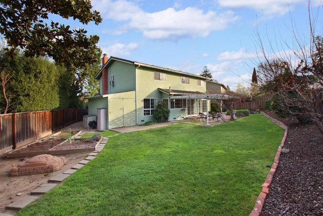 875 Tartarian Way, Sunnyvale, CA 94087