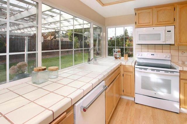 875 Tartarian Way, Sunnyvale, CA 94087