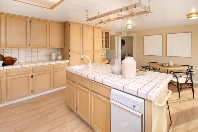 875 Tartarian Way, Sunnyvale, CA 94087