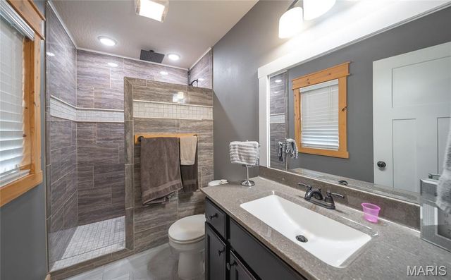 21005 Halifax Drive, St Robert, MO 65584