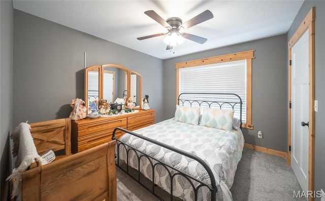 21005 Halifax Drive, St Robert, MO 65584