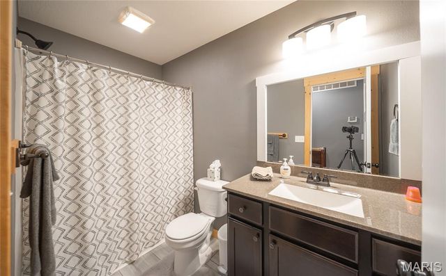 21005 Halifax Drive, St Robert, MO 65584