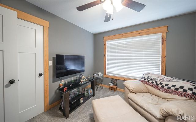21005 Halifax Drive, St Robert, MO 65584
