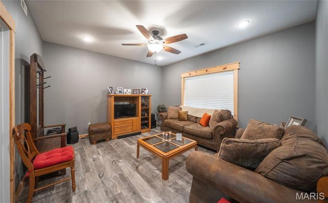 21005 Halifax Drive, St Robert, MO 65584