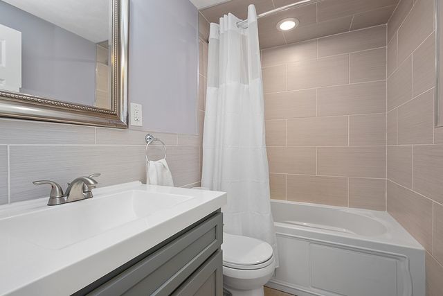 31 Acorn Dr 31, Randolph, MA 02368