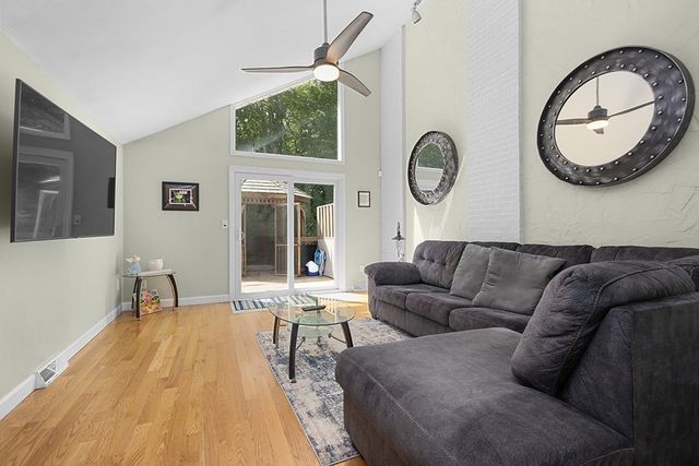 31 Acorn Dr 31, Randolph, MA 02368