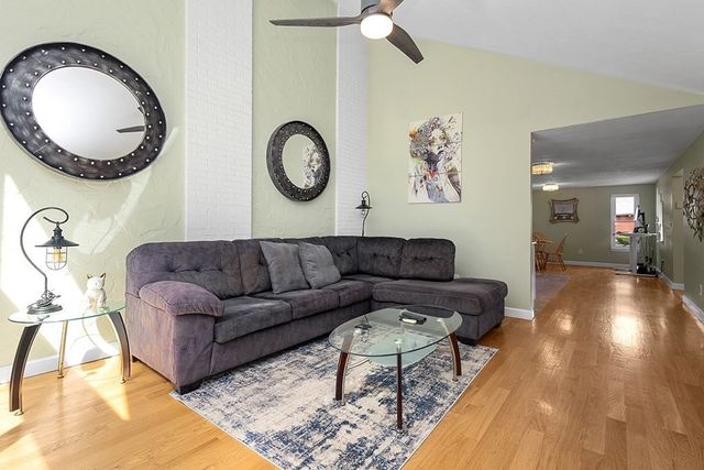31 Acorn Dr 31, Randolph, MA 02368