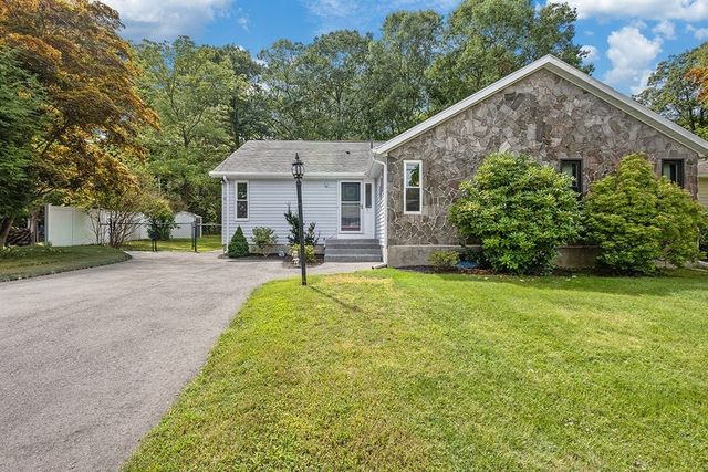 31 Acorn Dr 31, Randolph, MA 02368