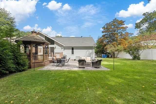 31 Acorn Dr 31, Randolph, MA 02368