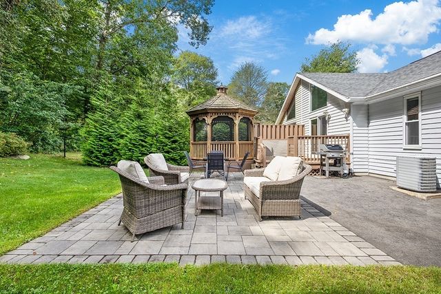 31 Acorn Dr 31, Randolph, MA 02368