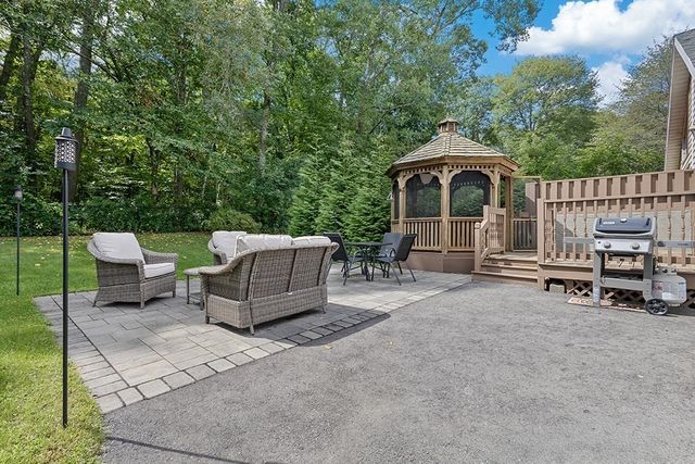 31 Acorn Dr 31, Randolph, MA 02368