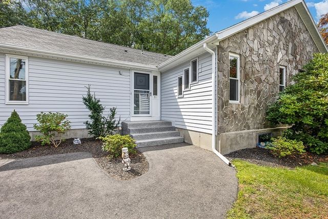 31 Acorn Dr 31, Randolph, MA 02368