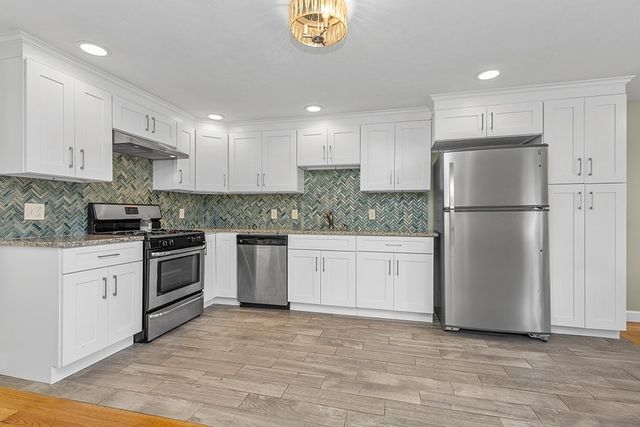 31 Acorn Dr 31, Randolph, MA 02368