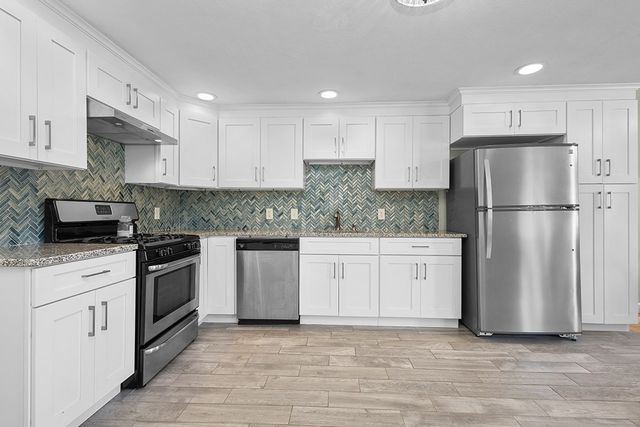 31 Acorn Dr 31, Randolph, MA 02368