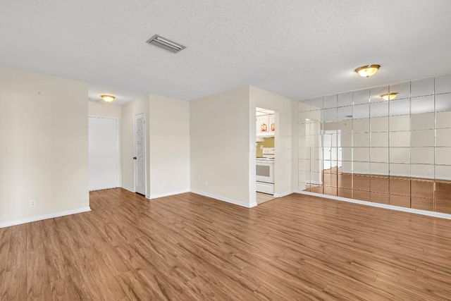 298 SW 6th Street 204, Boca Raton, FL 33432