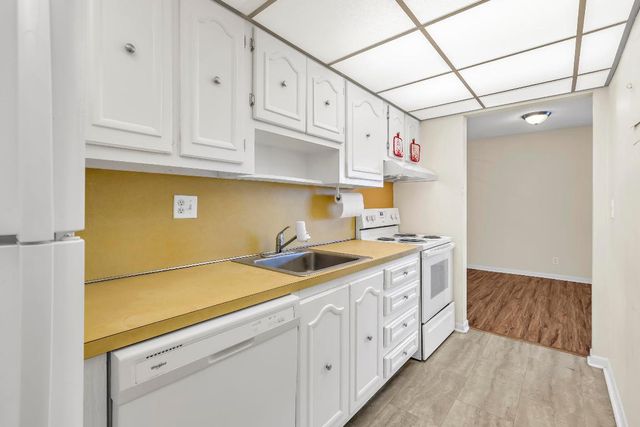 298 SW 6th Street 204, Boca Raton, FL 33432