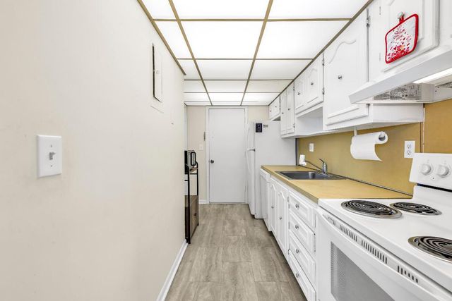 298 SW 6th Street 204, Boca Raton, FL 33432