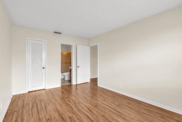 298 SW 6th Street 204, Boca Raton, FL 33432